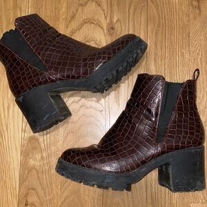 Missguided Chelsea Red and Burgundy Boots size 9